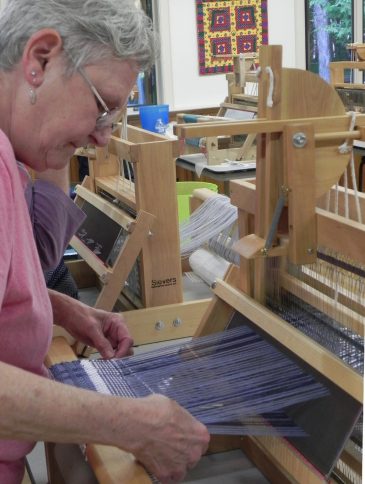 Beginning Weaving Table Loom1 (2)